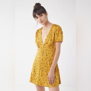 Urban Outfitters Satin Yellow Floral Women's Dress deep v neck button front med
